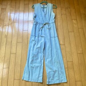 Universal Thread Chambray Blue V-neck Jumpsuit with Pockets Size Medium
